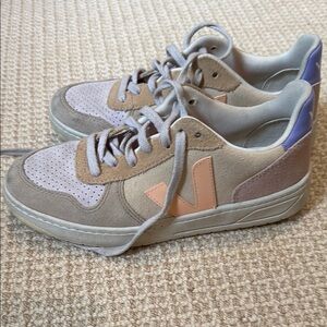 Veja Women's Sneakers in Beige and Lavender